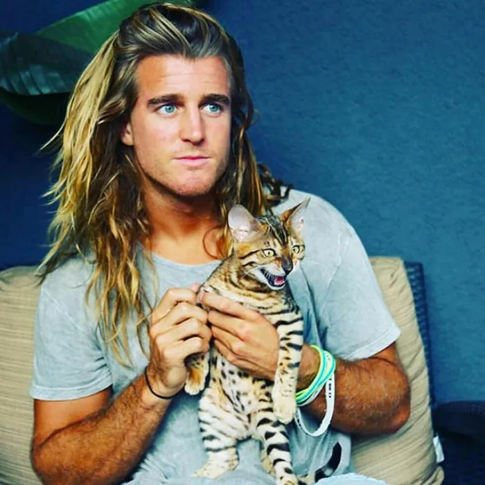 Hot Dudes With Kittens Is Still The Most Purrfect Instagram Account Ever (159 New Pics)