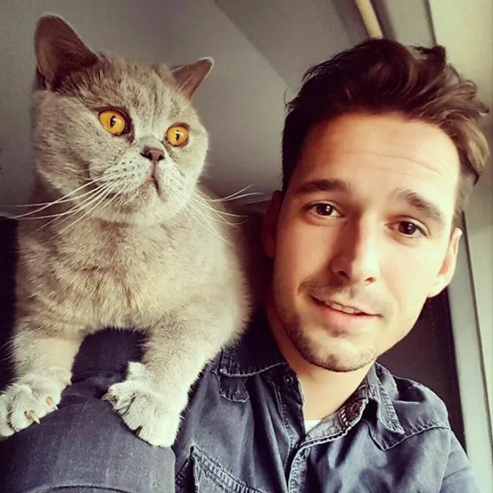 Hot Dudes With Kittens Is Still The Most Purrfect Instagram Account Ever (159 New Pics)