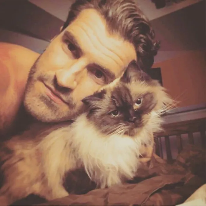 Hot Dudes With Kittens Is Still The Most Purrfect Instagram Account Ever (159 New Pics)