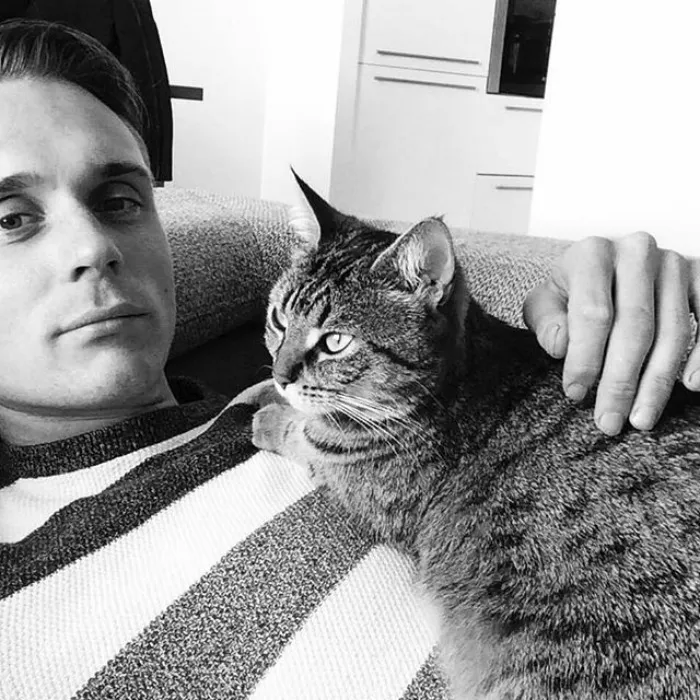 Hot Dudes With Kittens Is Still The Most Purrfect Instagram Account Ever (159 New Pics)