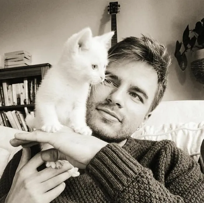 Hot Dudes With Kittens Is Still The Most Purrfect Instagram Account Ever (159 New Pics)