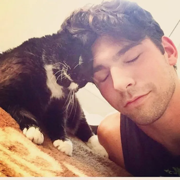 Hot Dudes With Kittens Is Still The Most Purrfect Instagram Account Ever (159 New Pics)