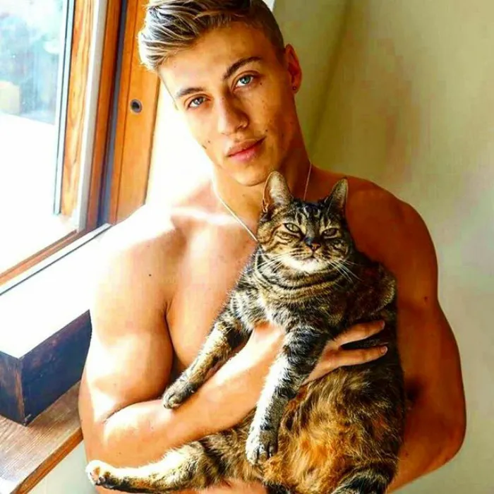Hot Dudes With Kittens Is Still The Most Purrfect Instagram Account Ever (159 New Pics)