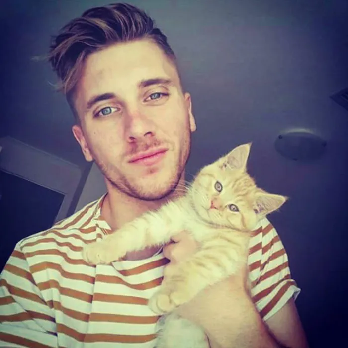 Hot Dudes With Kittens Is Still The Most Purrfect Instagram Account Ever (159 New Pics)
