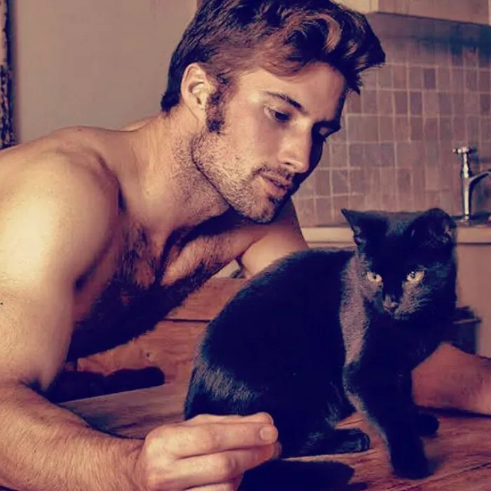 Hot Dudes With Kittens Is Still The Most Purrfect Instagram Account Ever (159 New Pics)