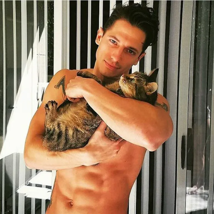 Hot Dudes With Kittens Is Still The Most Purrfect Instagram Account Ever (159 New Pics)
