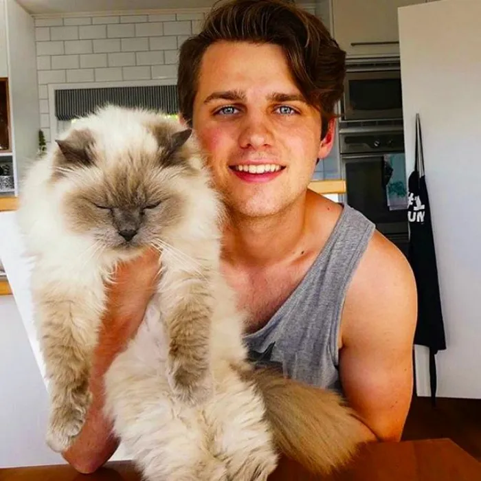 Hot Dudes With Kittens Is Still The Most Purrfect Instagram Account Ever (159 New Pics)