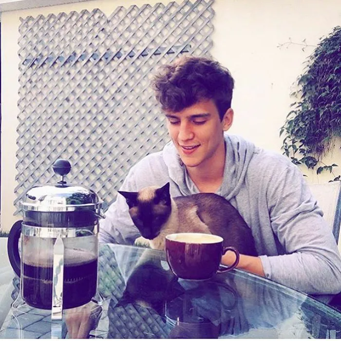 Hot Dudes With Kittens Is Still The Most Purrfect Instagram Account Ever (159 New Pics)