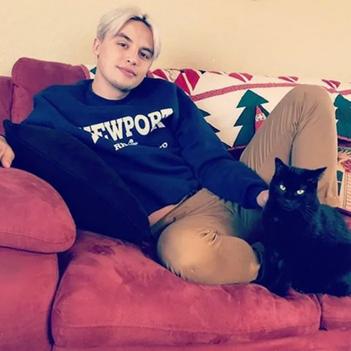 Hot Dudes With Kittens Is Still The Most Purrfect Instagram Account Ever (159 New Pics)