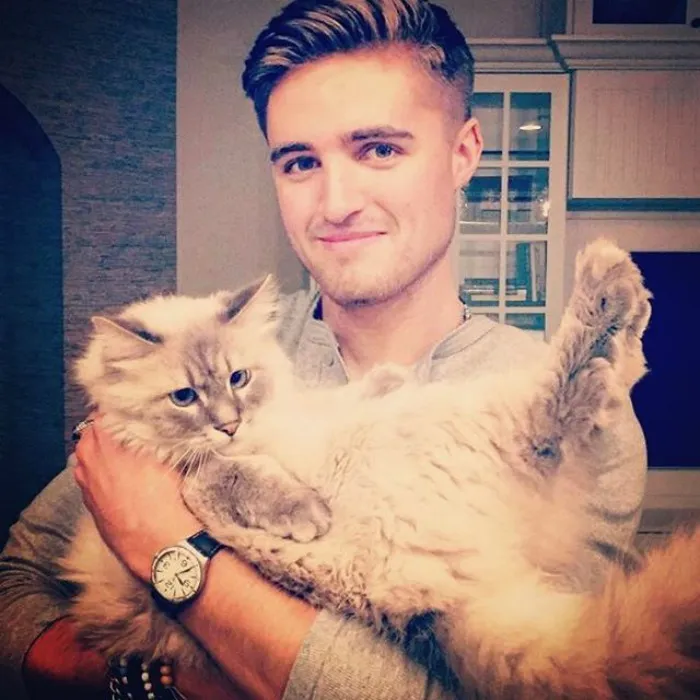 Hot Dudes With Kittens Is Still The Most Purrfect Instagram Account Ever (159 New Pics)