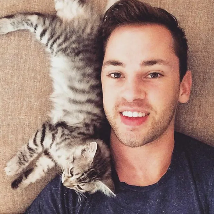 Hot Dudes With Kittens Is Still The Most Purrfect Instagram Account Ever (159 New Pics)
