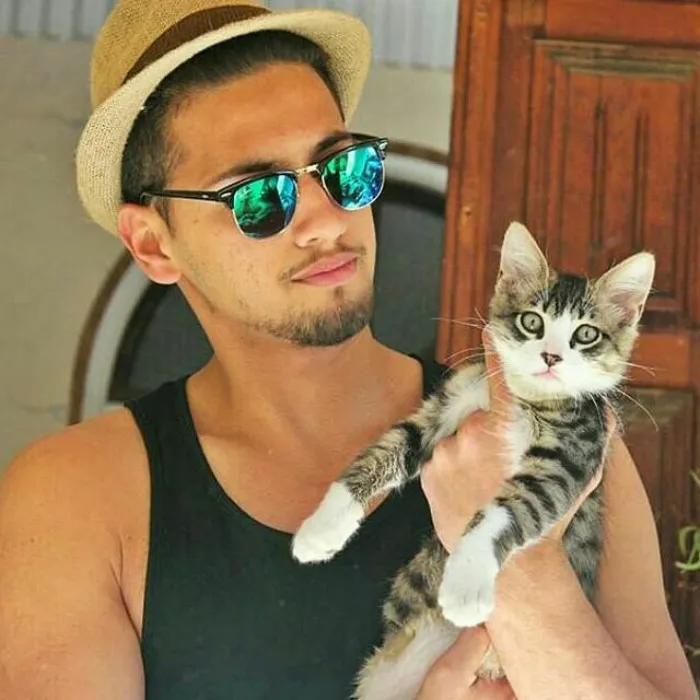 Hot Dudes With Kittens Is Still The Most Purrfect Instagram Account Ever (159 New Pics)