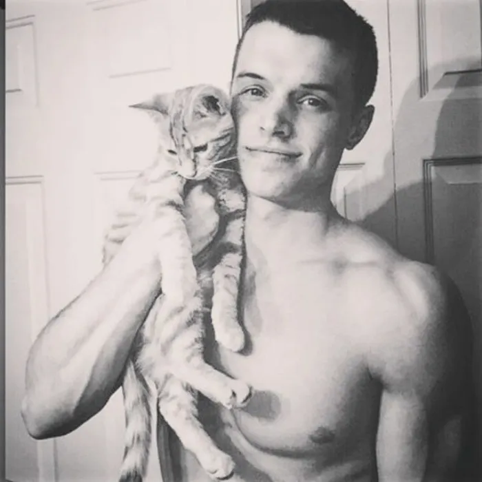 Hot Dudes With Kittens Is Still The Most Purrfect Instagram Account Ever (159 New Pics)