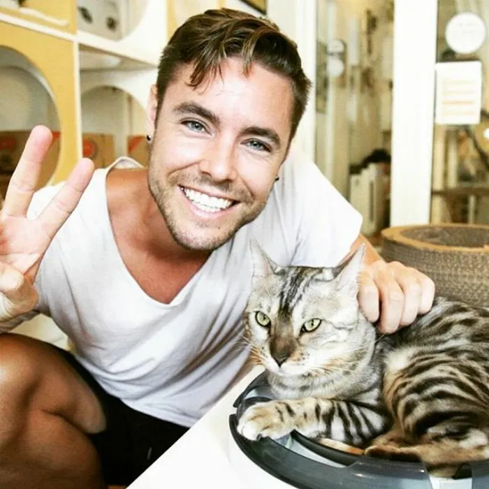 Hot Dudes With Kittens Is Still The Most Purrfect Instagram Account Ever (159 New Pics)