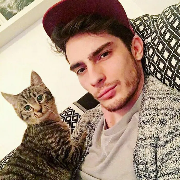 Hot Dudes With Kittens Is Still The Most Purrfect Instagram Account Ever (159 New Pics)