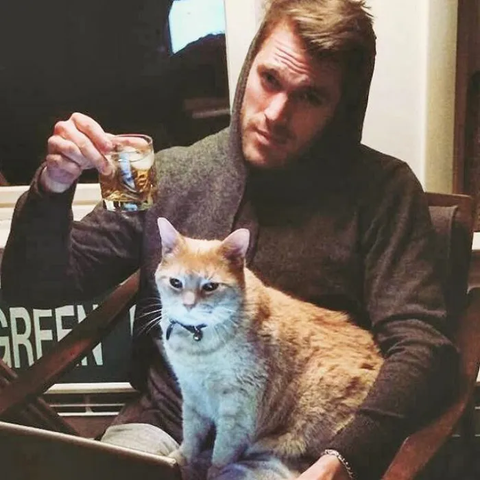 Hot Dudes With Kittens Is Still The Most Purrfect Instagram Account Ever (159 New Pics)