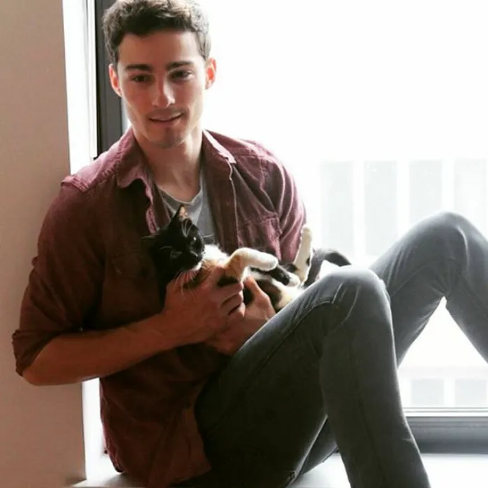 Hot Dudes With Kittens Is Still The Most Purrfect Instagram Account Ever (159 New Pics)