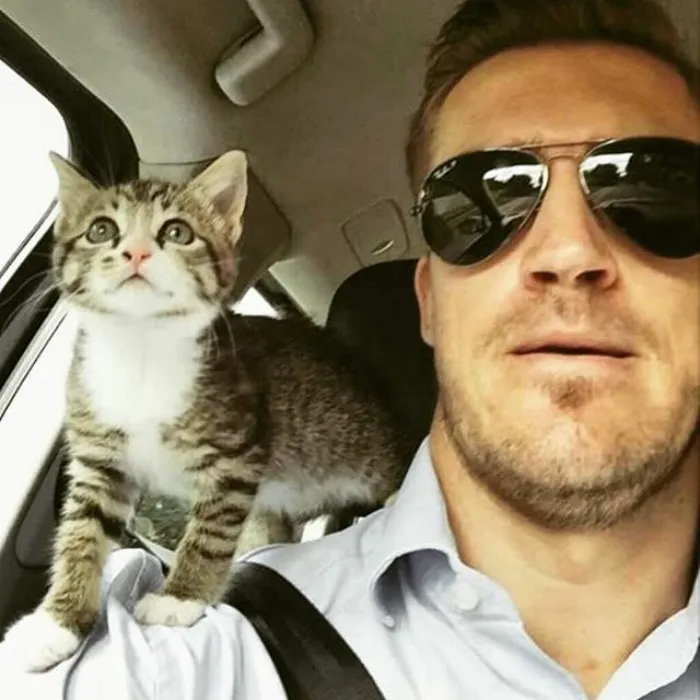 Hot Dudes With Kittens Is Still The Most Purrfect Instagram Account Ever (159 New Pics)
