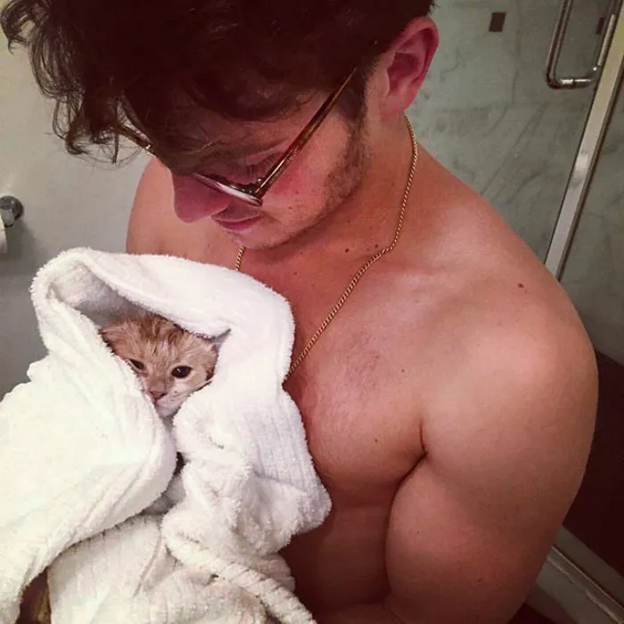 Hot Dudes With Kittens Is Still The Most Purrfect Instagram Account Ever (159 New Pics)