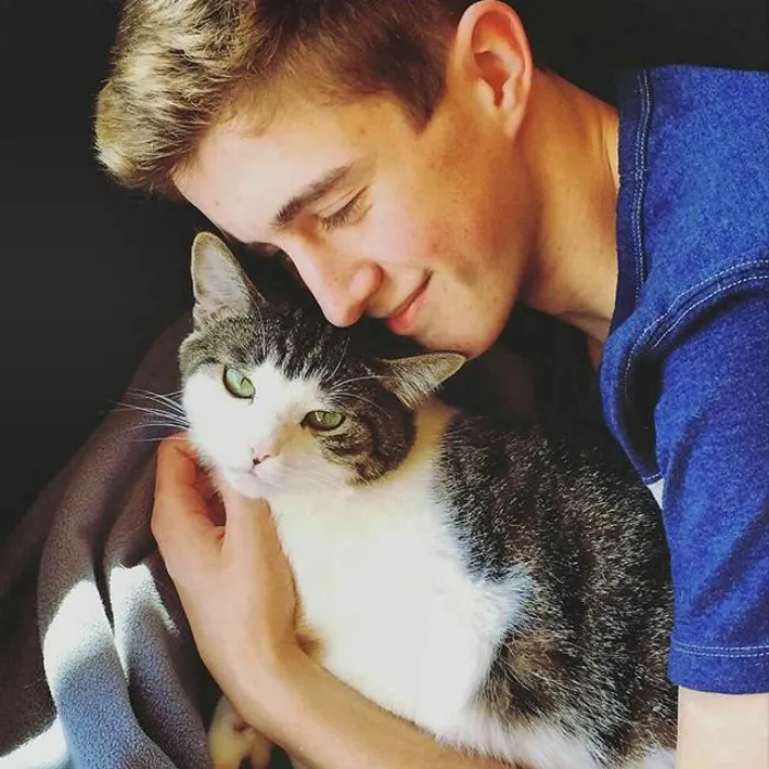 Hot Dudes With Kittens Is Still The Most Purrfect Instagram Account Ever (159 New Pics)