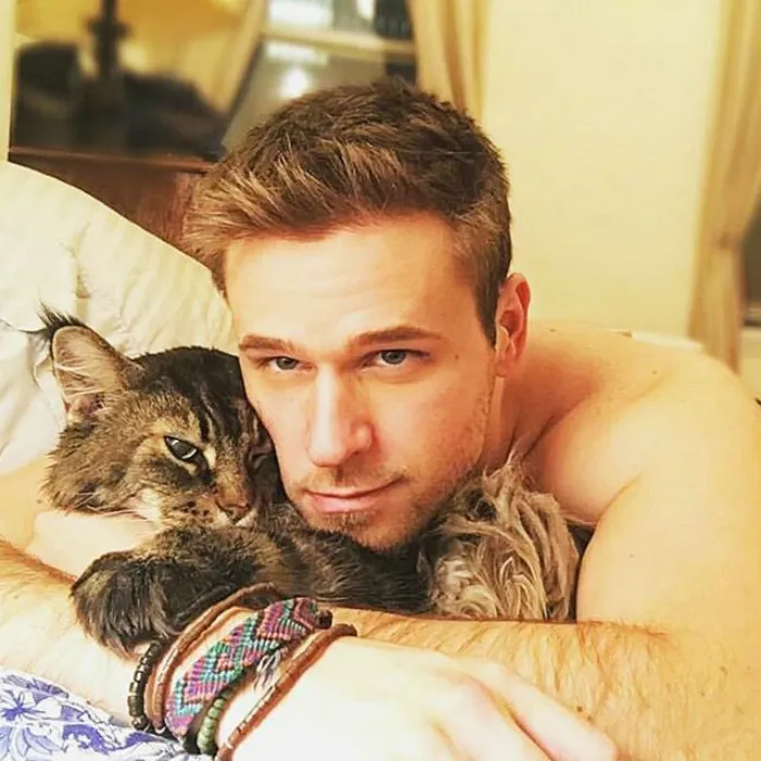 Hot Dudes With Kittens Is Still The Most Purrfect Instagram Account Ever (159 New Pics)