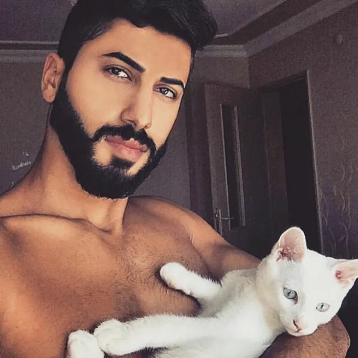 Hot Dudes With Kittens Is Still The Most Purrfect Instagram Account Ever (159 New Pics)