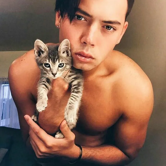 Hot Dudes With Kittens Is Still The Most Purrfect Instagram Account Ever (159 New Pics)