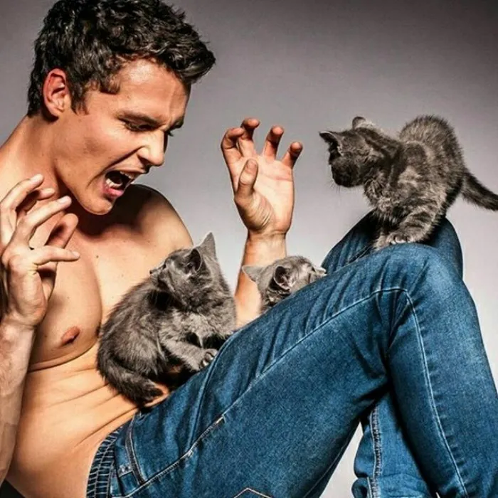 Hot Dudes With Kittens Is Still The Most Purrfect Instagram Account Ever (159 New Pics)