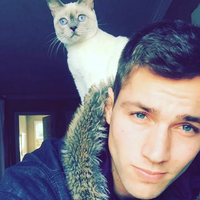 Hot Dudes With Kittens Is Still The Most Purrfect Instagram Account Ever (159 New Pics)