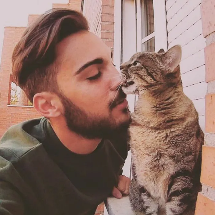 Hot Dudes With Kittens Is Still The Most Purrfect Instagram Account Ever (159 New Pics)