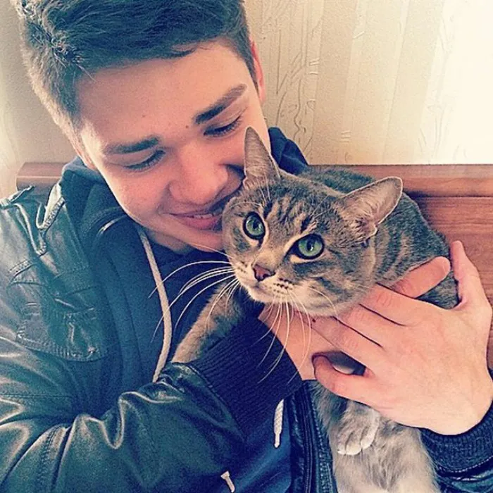 Hot Dudes With Kittens Is Still The Most Purrfect Instagram Account Ever (159 New Pics)