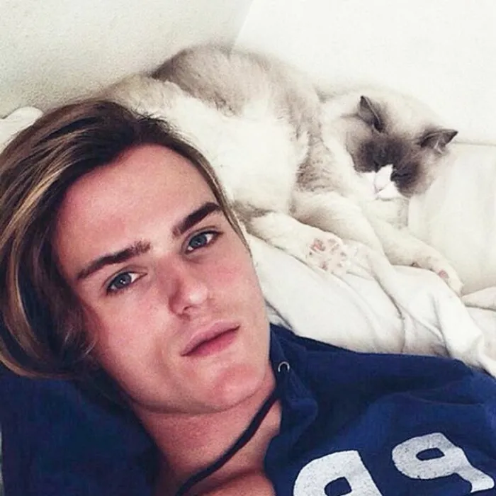Hot Dudes With Kittens Is Still The Most Purrfect Instagram Account Ever (159 New Pics)
