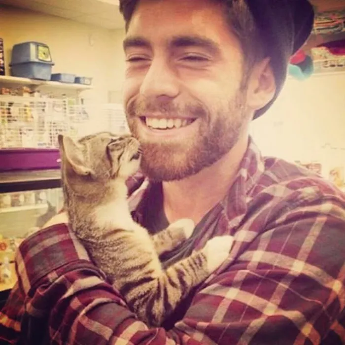 Hot Dudes With Kittens Is Still The Most Purrfect Instagram Account Ever (159 New Pics)