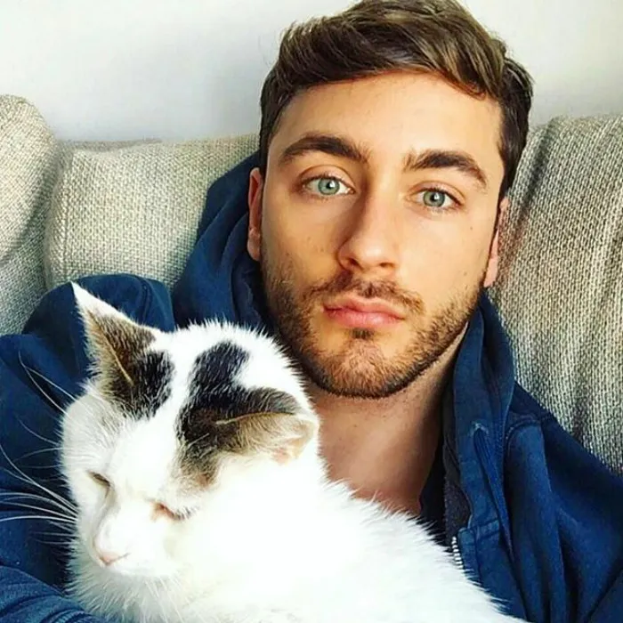 Hot Dudes With Kittens Is Still The Most Purrfect Instagram Account Ever (159 New Pics)