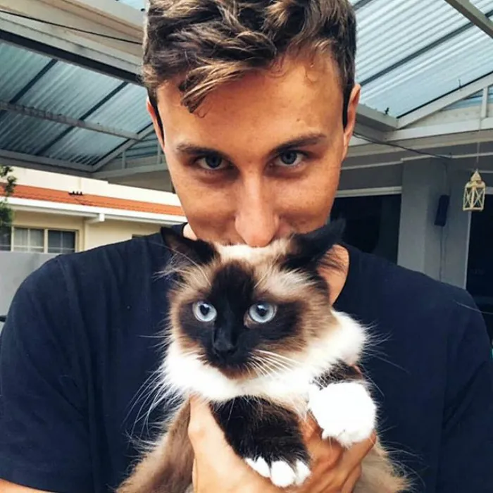 Hot Dudes With Kittens Is Still The Most Purrfect Instagram Account Ever (159 New Pics)