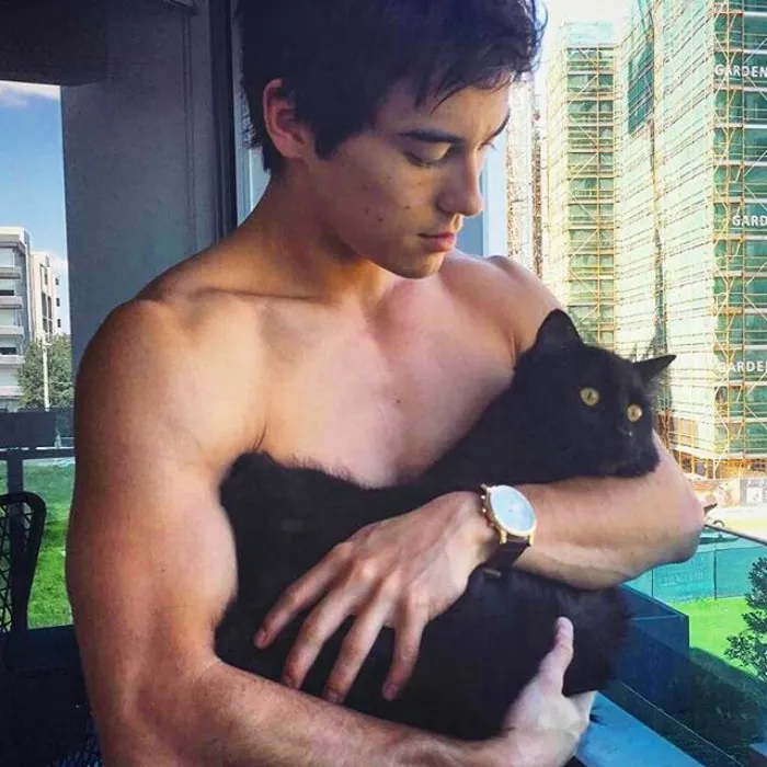 Hot Dudes With Kittens Is Still The Most Purrfect Instagram Account Ever (159 New Pics)