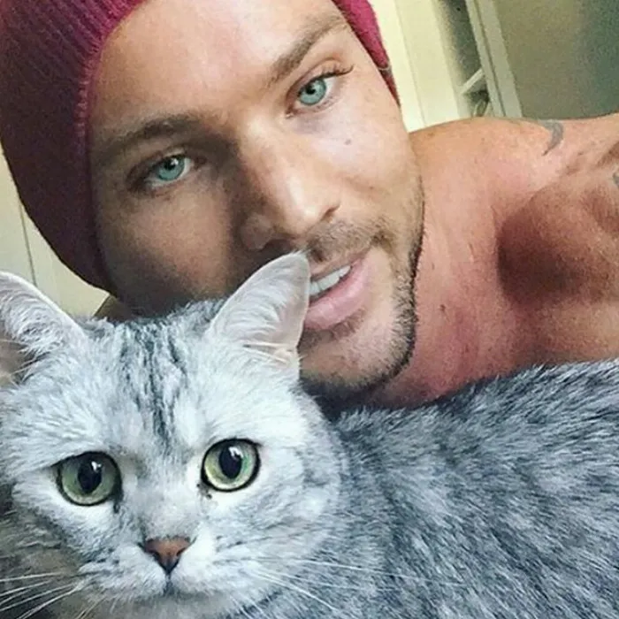 Hot Dudes With Kittens Is Still The Most Purrfect Instagram Account Ever (159 New Pics)