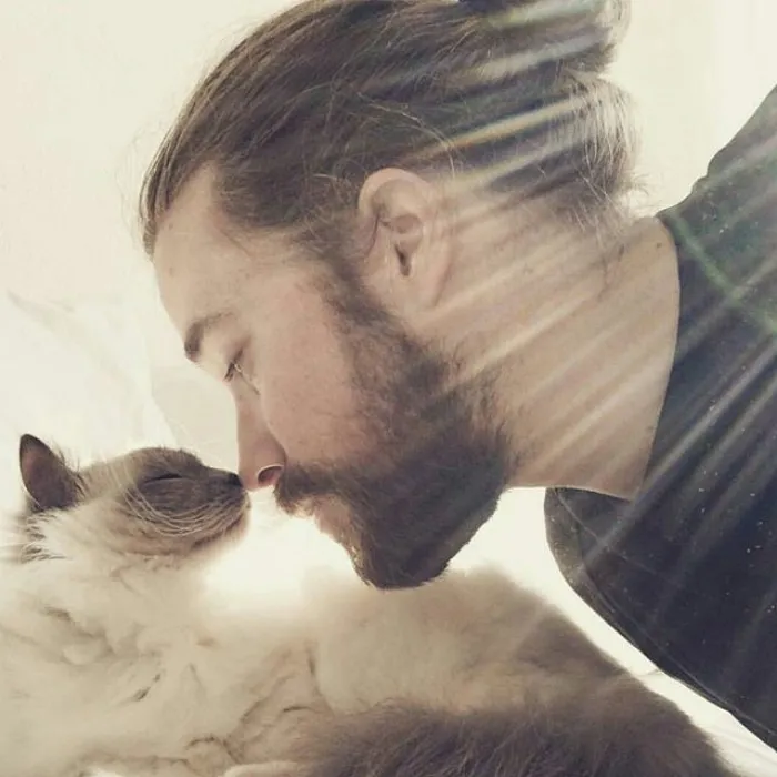 Hot Dudes With Kittens Is Still The Most Purrfect Instagram Account Ever (159 New Pics)