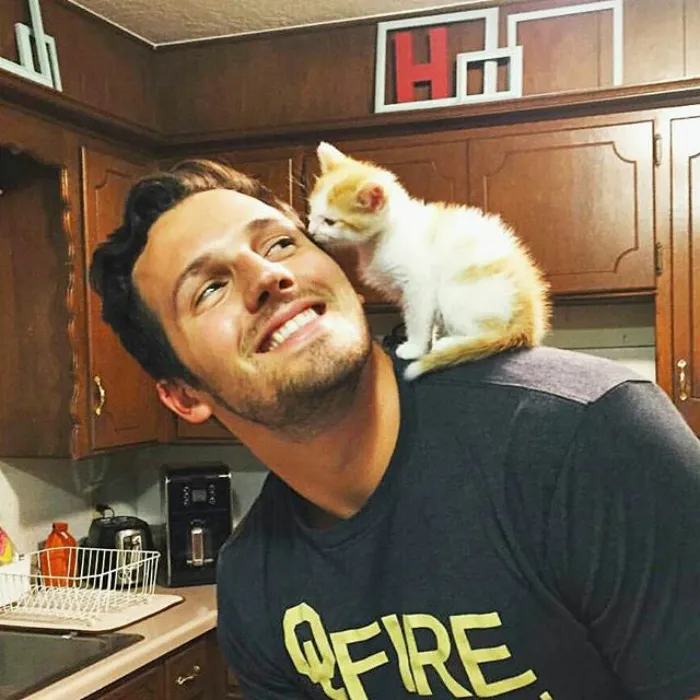 Hot Dudes With Kittens Is Still The Most Purrfect Instagram Account Ever (159 New Pics)