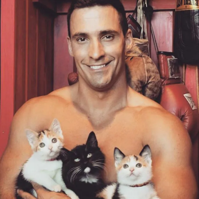 Hot Dudes With Kittens Is Still The Most Purrfect Instagram Account Ever (159 New Pics)