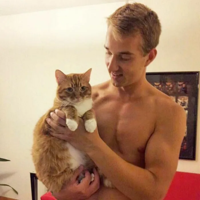 Hot Dudes With Kittens Is Still The Most Purrfect Instagram Account Ever (159 New Pics)