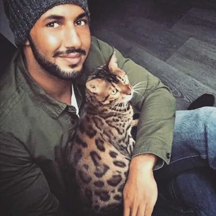 Hot Dudes With Kittens Is Still The Most Purrfect Instagram Account Ever (159 New Pics)