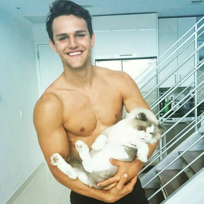 Hot Dudes With Kittens Is Still The Most Purrfect Instagram Account Ever (159 New Pics)