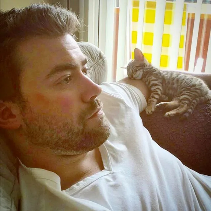 Hot Dudes With Kittens Is Still The Most Purrfect Instagram Account Ever (159 New Pics)