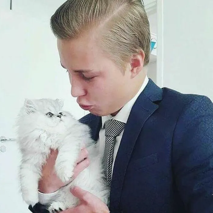 Hot Dudes With Kittens Is Still The Most Purrfect Instagram Account Ever (159 New Pics)