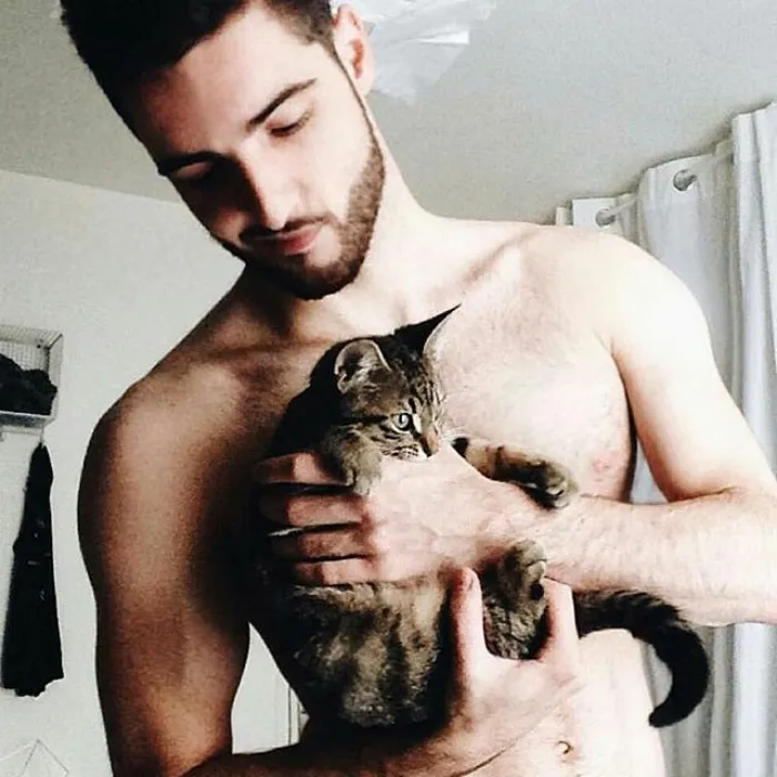 Hot Dudes With Kittens Is Still The Most Purrfect Instagram Account Ever (159 New Pics)