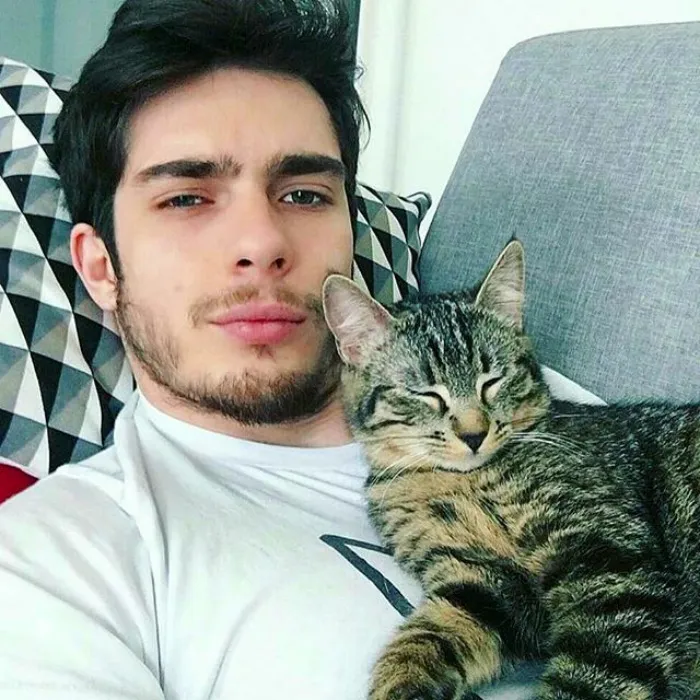 Hot Dudes With Kittens Is Still The Most Purrfect Instagram Account Ever (159 New Pics)
