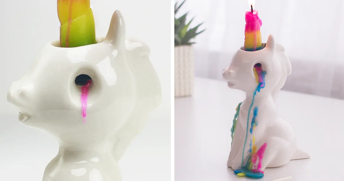 Esta vela en forma de unicornio llora lágrimas de colores al encenderla