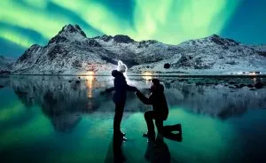 Photographer Proposed To His Girlfriend Under The Northern Lights And The Photos Are Breathtaking