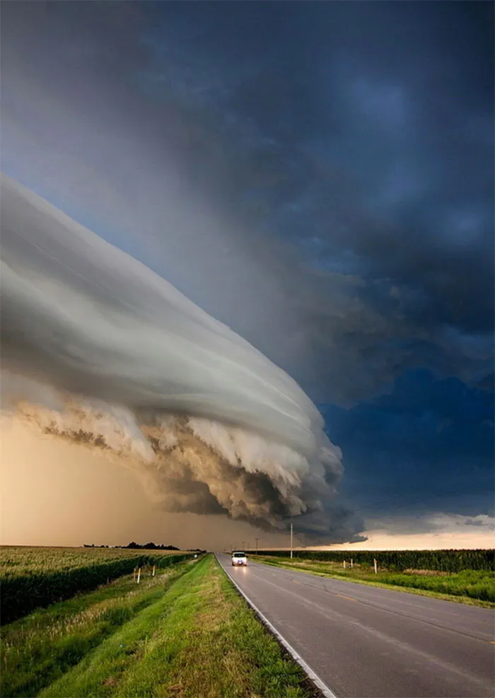Shelf Cloud North Of Kearney